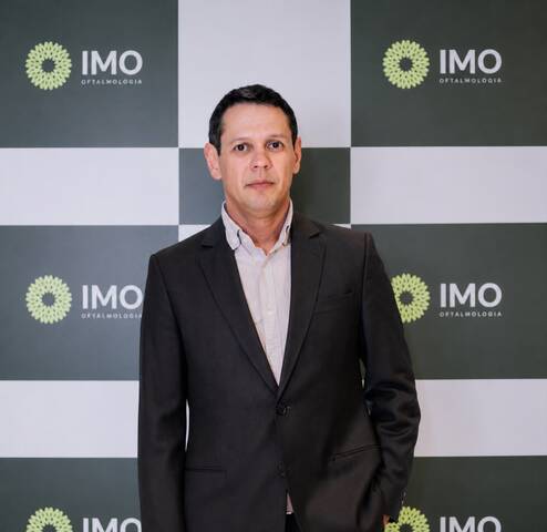 Oftalmologista Dr. Bonifácio no painel da Clinica IMO Oftalmologia