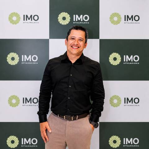 Dr.Mauricio oftalmologista no painel da Clinica IMO Oftalmologia